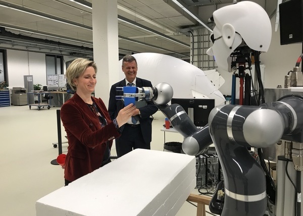 Minister of Economy Hoffmeister-Kraut visits Cyber Valley